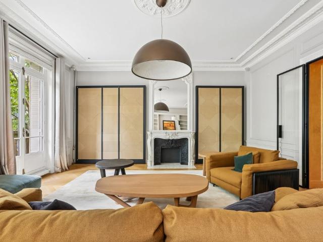 Tout savoir sur cet appartement dans le quartier Gros Caillou, à Paris 7ème