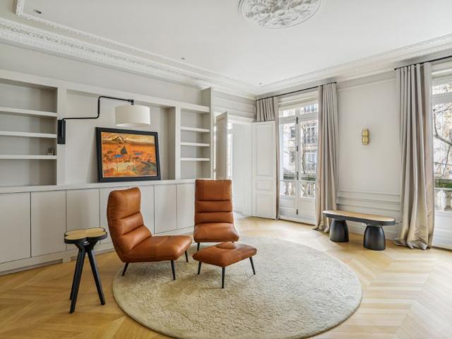 Tout savoir sur cet appartement dans le quartier Gros Caillou, à Paris 7ème