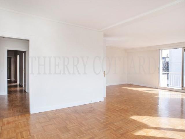 Tout savoir sur cet appartement dans le quartier Gros Caillou, à Paris 7ème