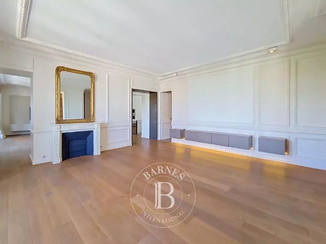 Tout savoir sur cet appartement dans le quartier Gros Caillou, à Paris 7ème