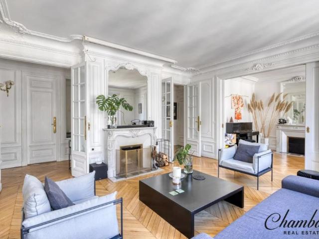 Tout savoir sur cet appartement dans le quartier Gros Caillou, à Paris 7ème