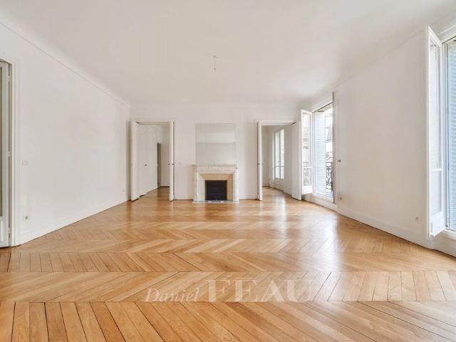 Tout savoir sur cet appartement dans le quartier Gros Caillou, à Paris 7ème