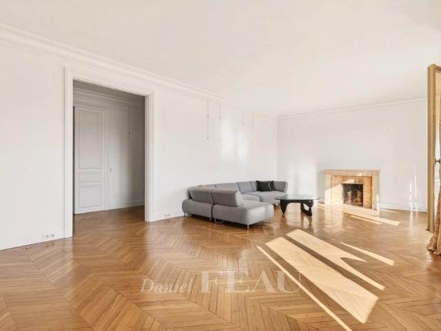 Tout savoir sur cet appartement dans le quartier Gros Caillou, à Paris 7ème