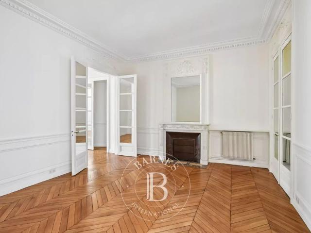 Tout savoir sur cet appartement dans le quartier Gros Caillou, à Paris 7ème