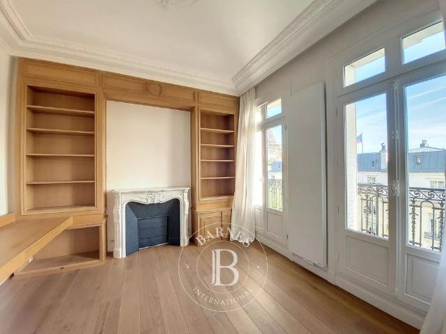 Tout savoir sur cet appartement dans le quartier Gros Caillou, à Paris 7ème