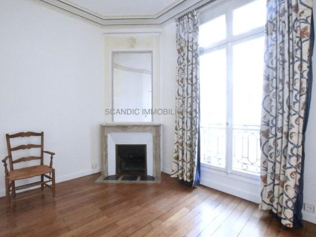 Tout savoir sur cet appartement dans le quartier Gros Caillou, à Paris 7ème