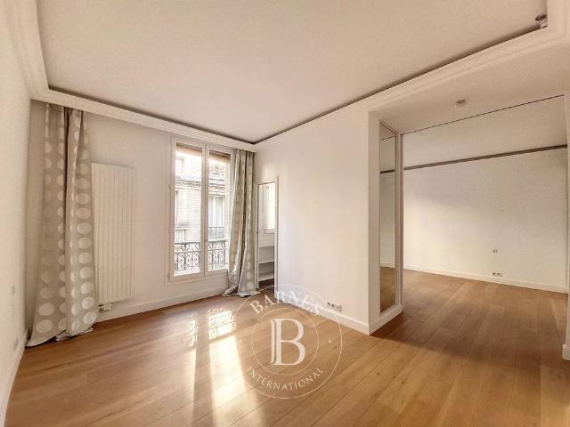 Tout savoir sur cet appartement dans le quartier Gros Caillou, à Paris 7ème