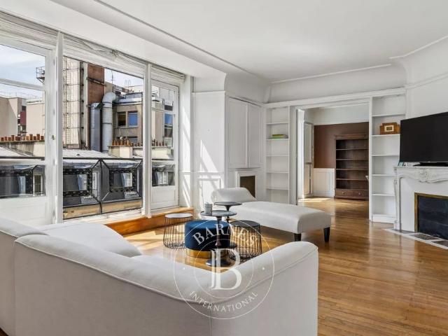 Tout savoir sur cet appartement dans le quartier Gros Caillou, à Paris 7ème