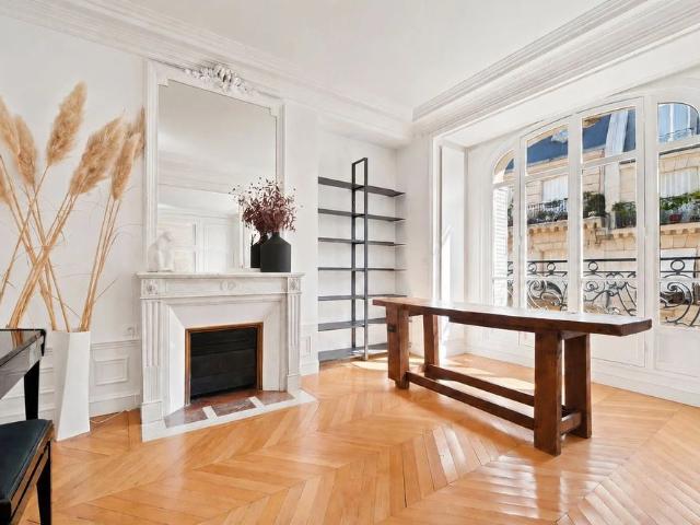 Tout savoir sur cet appartement dans le quartier Gros Caillou, à Paris 7ème