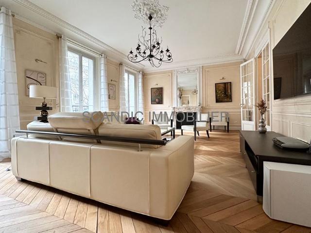 Tout savoir sur cet appartement dans le quartier Gros Caillou, à Paris 7ème