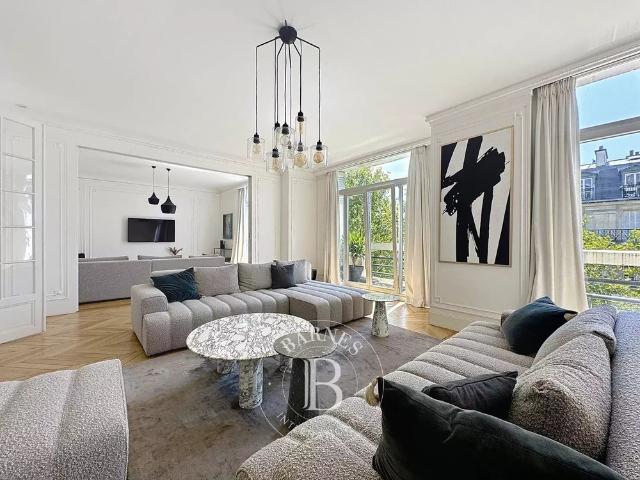 Tout savoir sur cet appartement dans le quartier Gros Caillou, à Paris 7ème