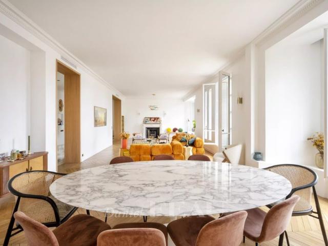 Tout savoir sur cet appartement dans le quartier Gros Caillou, à Paris 7ème