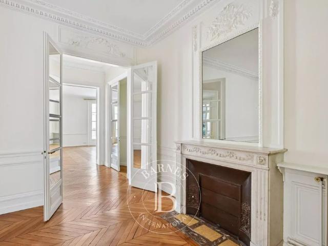 Tout savoir sur cet appartement dans le quartier Gros Caillou, à Paris 7ème