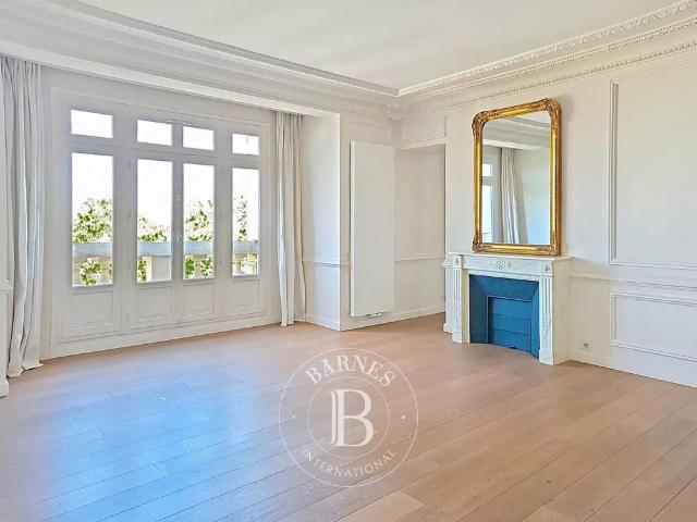 Tout savoir sur cet appartement dans le quartier Gros Caillou, à Paris 7ème
