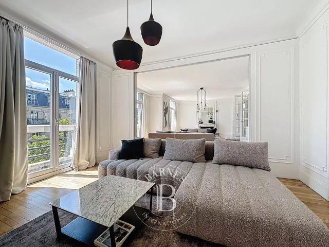 Tout savoir sur cet appartement dans le quartier Gros Caillou, à Paris 7ème