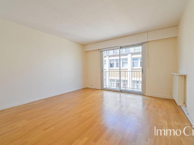 Tout savoir sur cet appartement dans le quartier Gros Caillou, à Paris 7ème