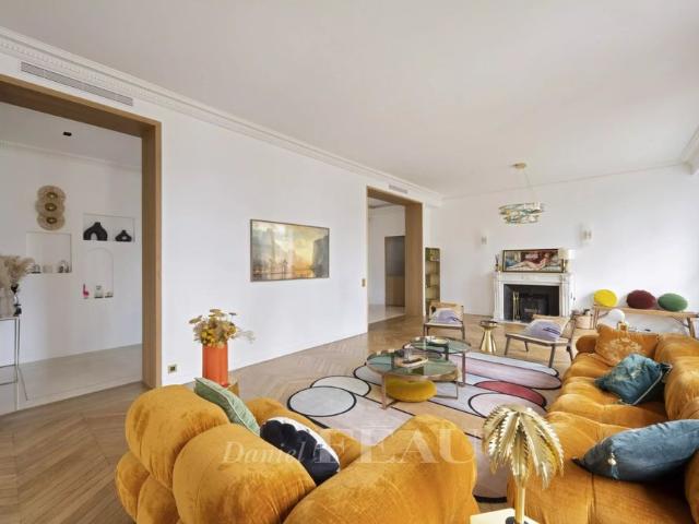 Tout savoir sur cet appartement dans le quartier Gros Caillou, à Paris 7ème