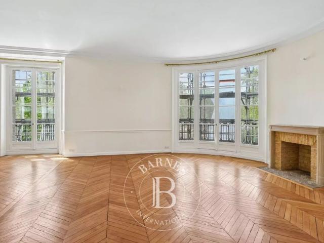 Tout savoir sur cet appartement dans le quartier Gros Caillou, à Paris 7ème