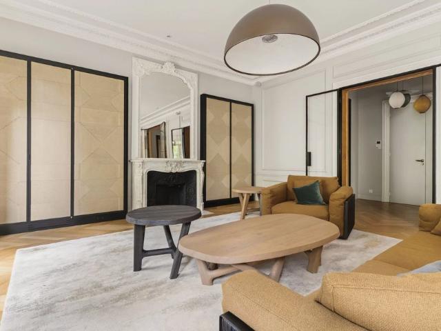 Tout savoir sur cet appartement dans le quartier Gros Caillou, à Paris 7ème