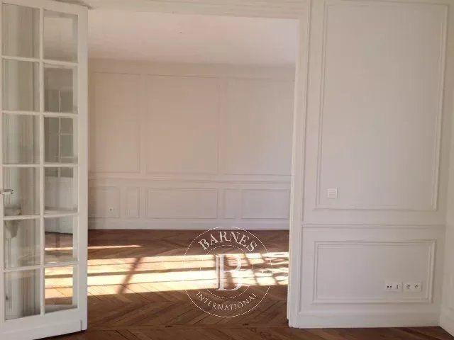 Tout savoir sur cet appartement dans le quartier Gros Caillou, à Paris 7ème