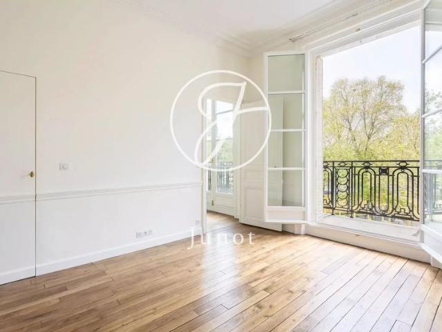 Tout savoir sur cet appartement dans le quartier Gros Caillou, à Paris 7ème