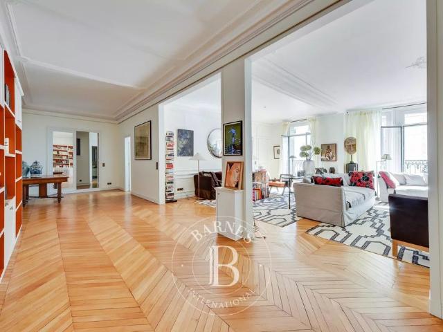 Tout savoir sur cet appartement dans le quartier Gros Caillou, à Paris 7ème