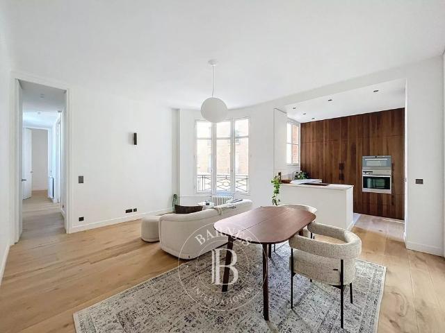 Tout savoir sur cet appartement dans le quartier Gros Caillou, à Paris 7ème