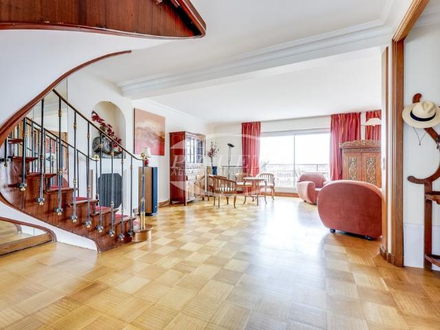 Tout savoir sur cet appartement dans le quartier Gros Caillou, à Paris 7ème