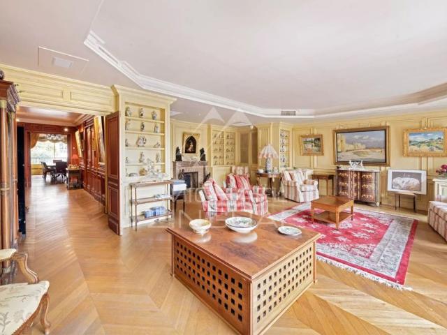 Tout savoir sur cet appartement dans le quartier Gros Caillou, à Paris 7ème