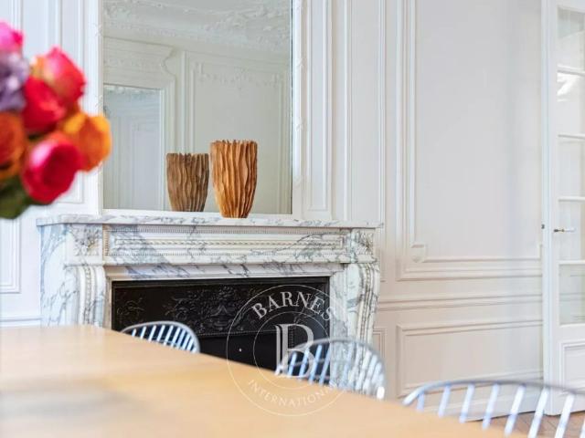 Tout savoir sur cet appartement dans le quartier Gros Caillou, à Paris 7ème