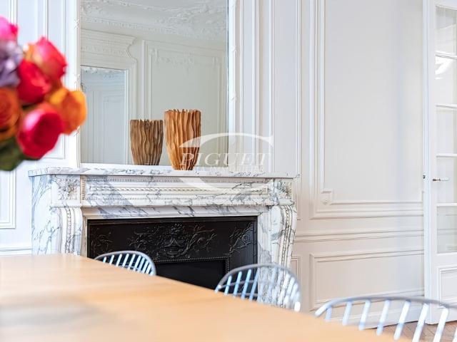 Tout savoir sur cet appartement dans le quartier Gros Caillou, à Paris 7ème