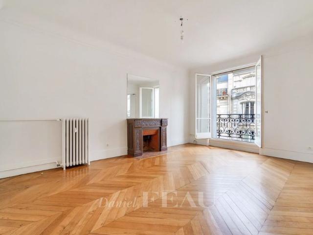 Tout savoir sur cet appartement dans le quartier Gros Caillou, à Paris 7ème