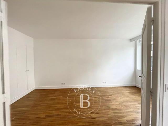 Tout savoir sur cet appartement dans le quartier Gros Caillou, à Paris 7ème