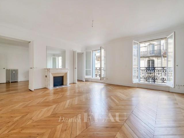 Tout savoir sur cet appartement dans le quartier Gros Caillou, à Paris 7ème