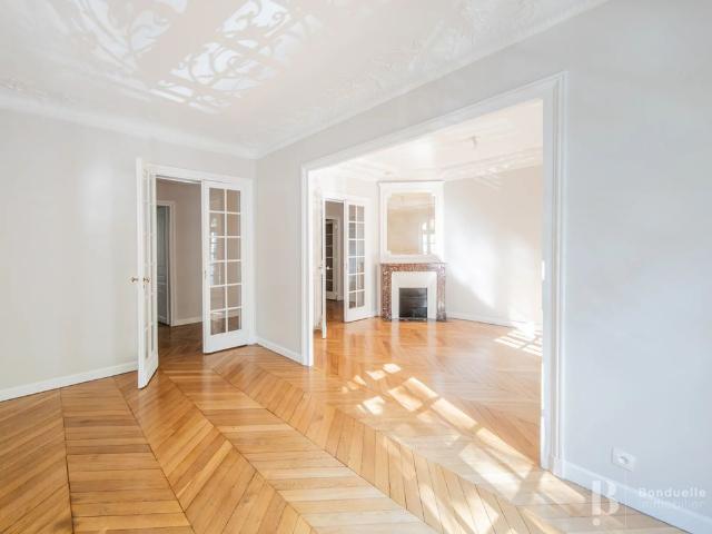 Tout savoir sur cet appartement dans le quartier Ecole Militaire, à Paris 7ème