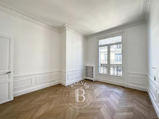 Tout savoir sur cet appartement dans le quartier Ecole Militaire, à Paris 7ème
