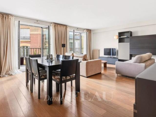 Tout savoir sur cet appartement dans le quartier Ecole Militaire, à Paris 7ème