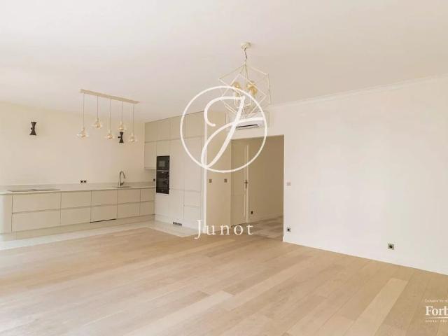 Tout savoir sur cet appartement dans le quartier Ecole Militaire, à Paris 7ème