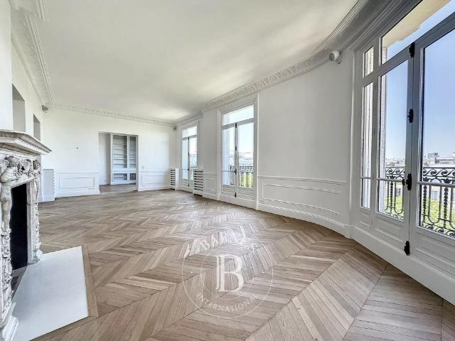 Tout savoir sur cet appartement dans le quartier Ecole Militaire, à Paris 7ème