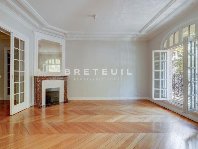 Tout savoir sur cet appartement dans le quartier Ecole Militaire, à Paris 7ème