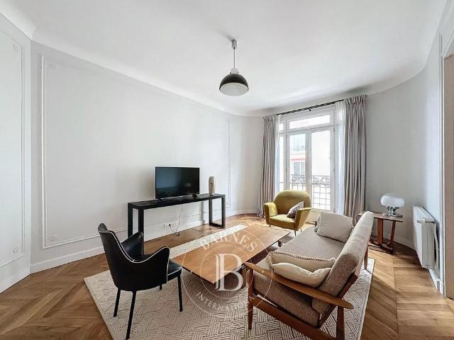 Tout savoir sur cet appartement dans le quartier Ecole Militaire, à Paris 7ème