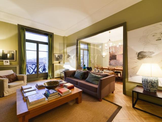 Tout savoir sur cet appartement dans le quartier Ecole Militaire, à Paris 7ème