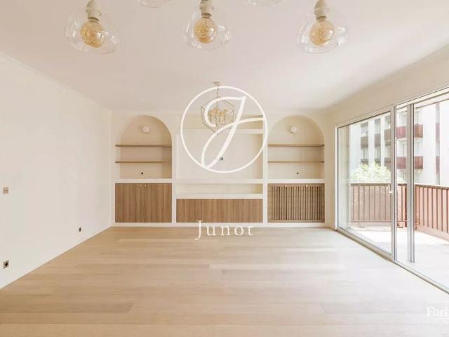 Tout savoir sur cet appartement dans le quartier Ecole Militaire, à Paris 7ème