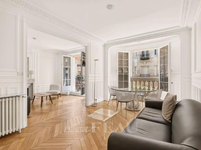 Tout savoir sur cet appartement dans le quartier Ecole Militaire, à Paris 7ème
