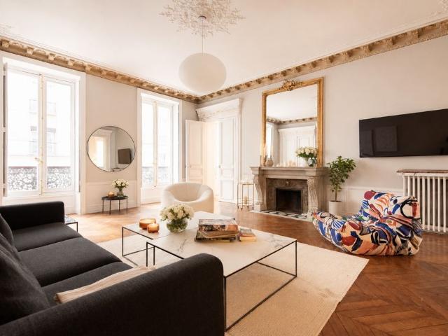 Tout savoir sur cet appartement dans le quartier Elysées Madeleine, à Paris 8ème
