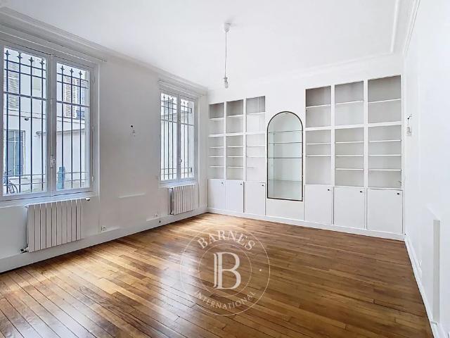 Tout savoir sur cet appartement dans le quartier Elysées Madeleine, à Paris 8ème