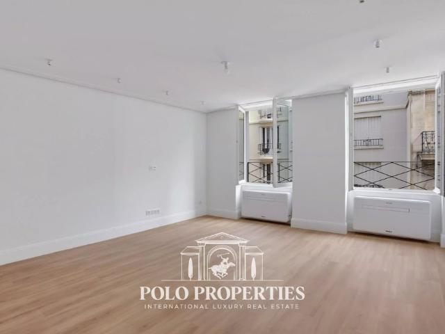 Tout savoir sur cet appartement dans le quartier Elysées Madeleine, à Paris 8ème