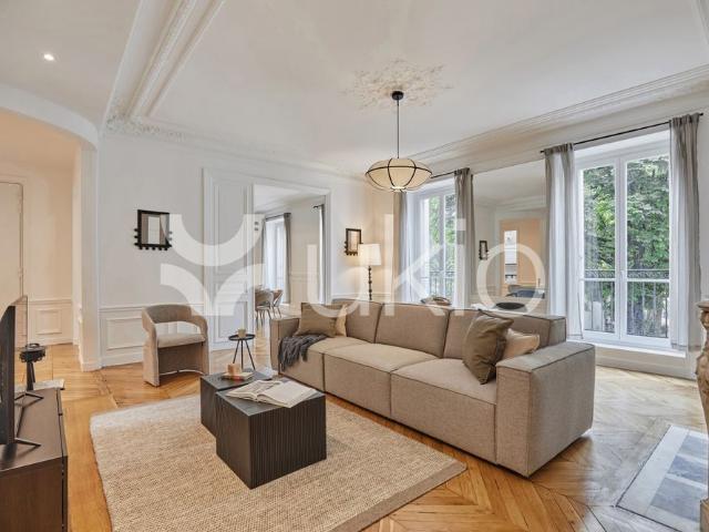 Tout savoir sur cet appartement dans le quartier Elysées Madeleine, à Paris 8ème
