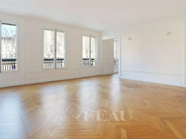 Tout savoir sur cet appartement dans le quartier Elysées Madeleine, à Paris 8ème