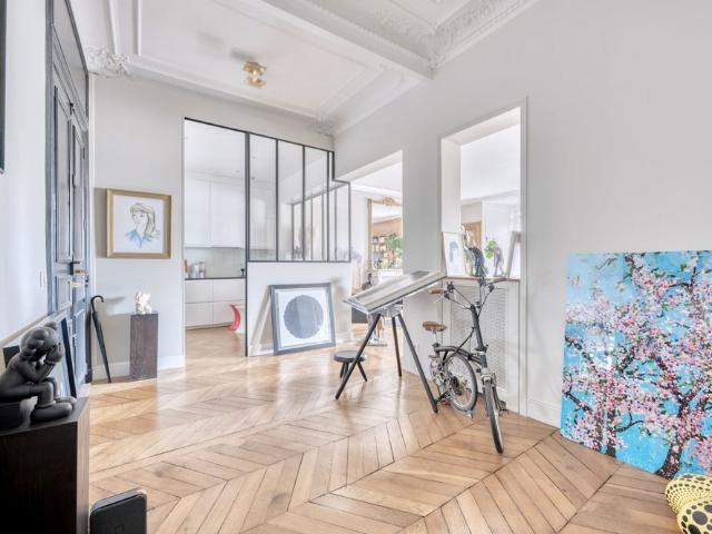 Tout savoir sur cet appartement dans le quartier Elysées Madeleine, à Paris 8ème